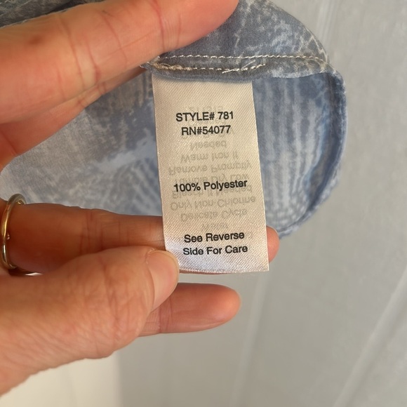 Cabi Style 781 Gauzy Chiffon Blue Fade Out Oversized Blouse size Small - Picture 6 of 8